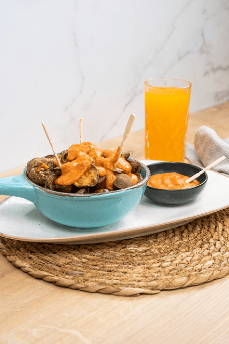 Bravas Soslu Patates ve Sosis