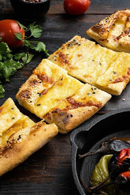 öá Peynirli Pide
